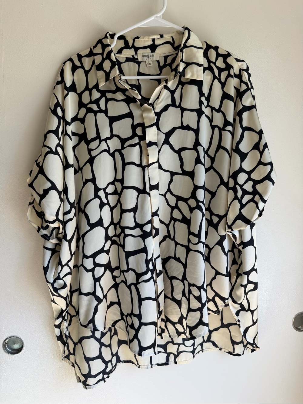 Umgee Black and Cream Abstract Print Blouse